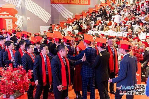 赣州市厚德外国语学校2024届成人典礼暨高考百日誓师大会启航新征程